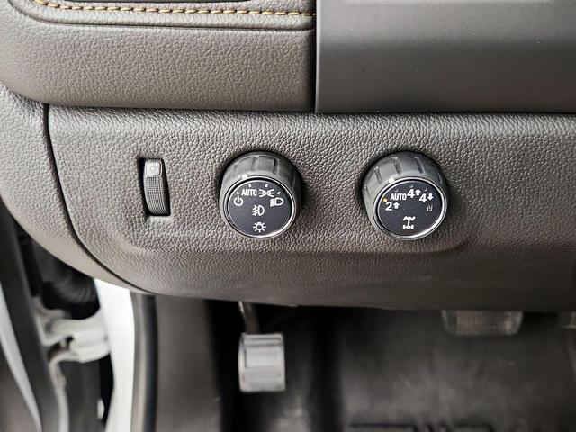 Photo of 2022 White GMC Canyon