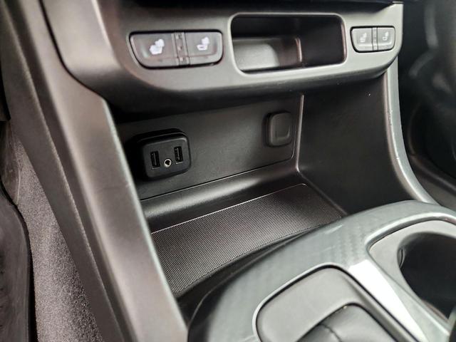 Photo of 2022 White GMC Canyon