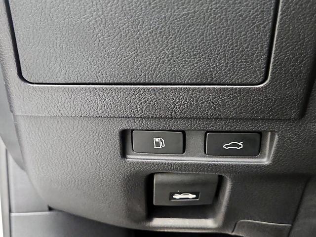 Photo of 2019 Silver Lexus ES 350