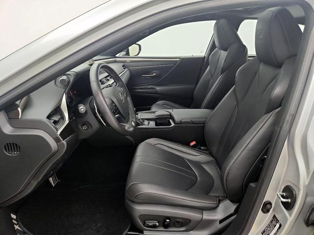 Photo of 2019 Silver Lexus ES 350
