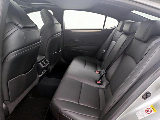 Photo of 2019 Silver Lexus ES 350