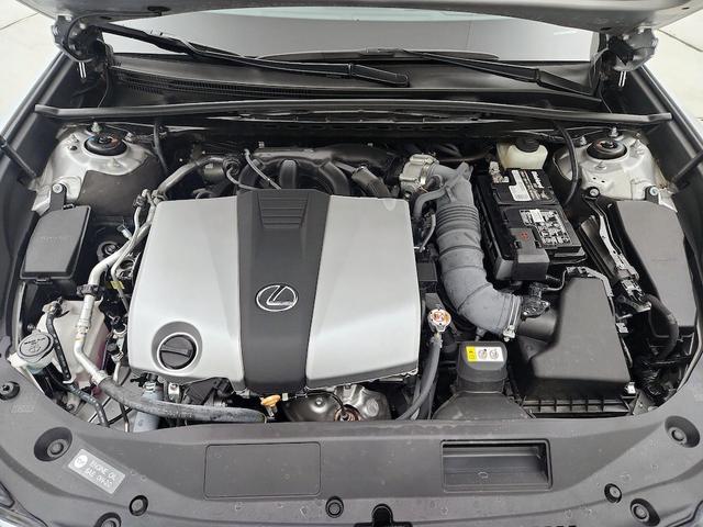 Photo of 2019 Silver Lexus ES 350