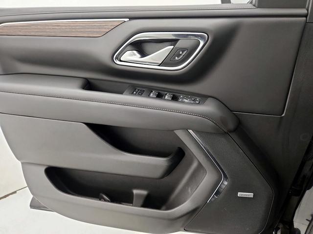 Photo of 2022 Black Chevrolet Suburban
