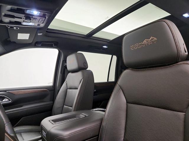 Photo of 2022 Black Chevrolet Suburban