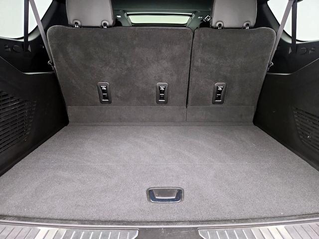 Photo of 2022 Black Chevrolet Suburban