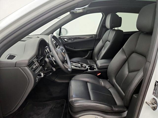 Photo of 2022 White Porsche Macan