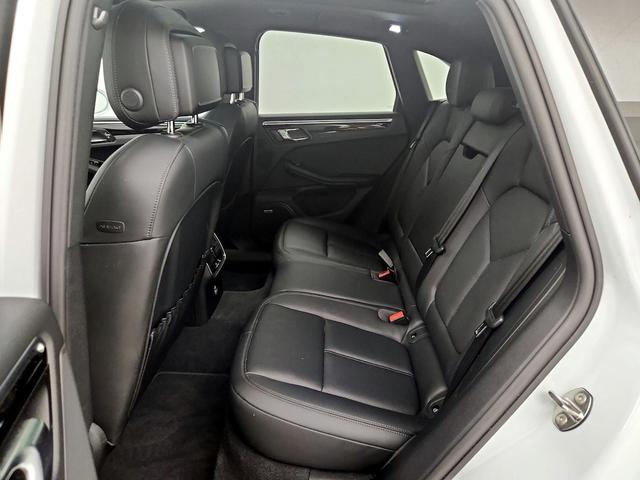 Photo of 2022 White Porsche Macan