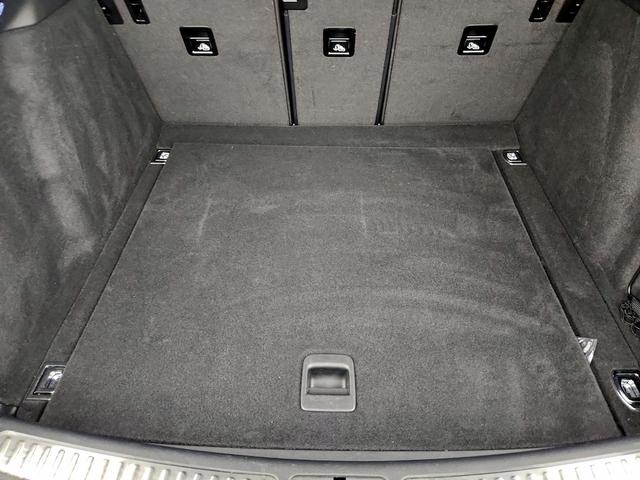 Photo of 2022 White Porsche Macan