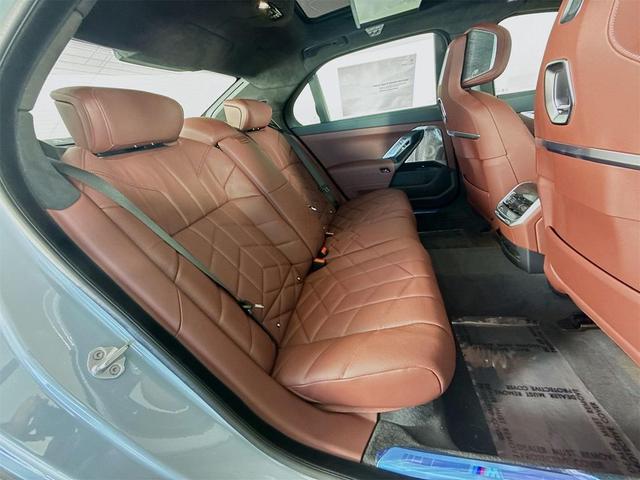 Photo of 2025 Brooklyn Grey Metallic BMW 760