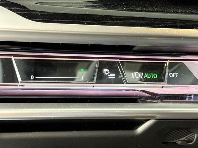 Photo of 2025 Brooklyn Grey Metallic BMW 750e