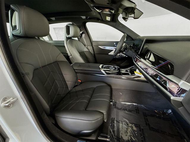 Photo of 2025 Brooklyn Grey Metallic BMW 750e