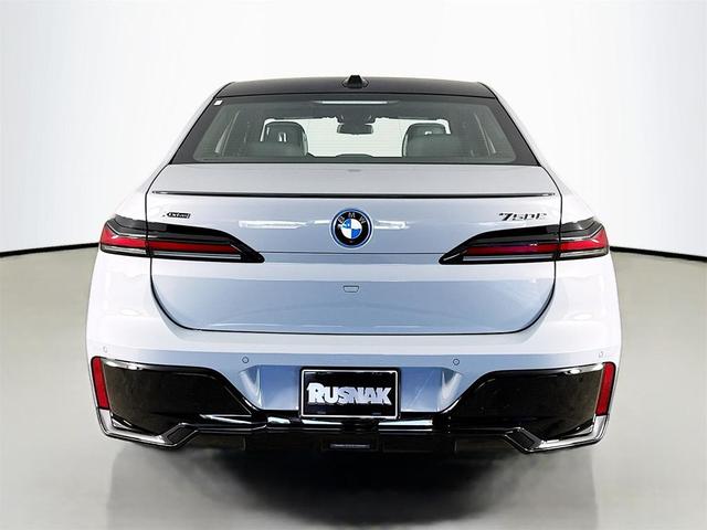 Photo of 2025 Brooklyn Grey Metallic BMW 750e