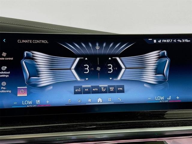 Photo of 2025 Brooklyn Grey Metallic BMW 750e