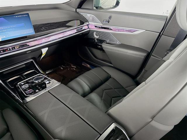Photo of 2025 Brooklyn Grey Metallic BMW 750e