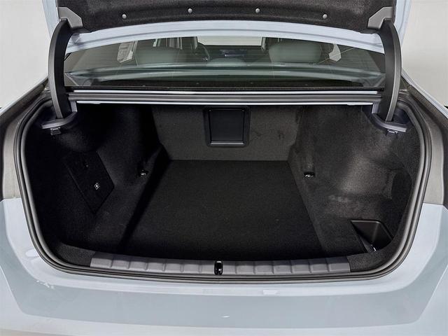 Photo of 2025 Brooklyn Grey Metallic BMW 750e