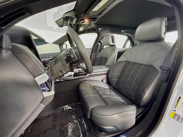 Photo of 2025 Brooklyn Grey Metallic BMW 750e