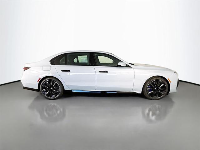 Photo of 2025 Brooklyn Grey Metallic BMW 750e