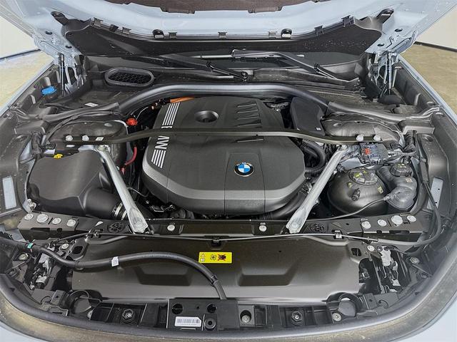 Photo of 2025 Brooklyn Grey Metallic BMW 750e