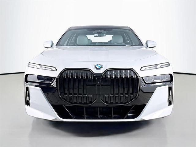 Photo of 2025 Brooklyn Grey Metallic BMW 750e