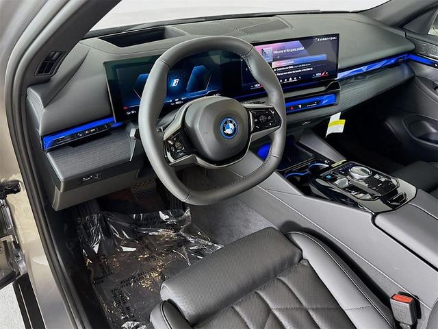 Photo of 2026 Oxide Grey Metallic BMW i5