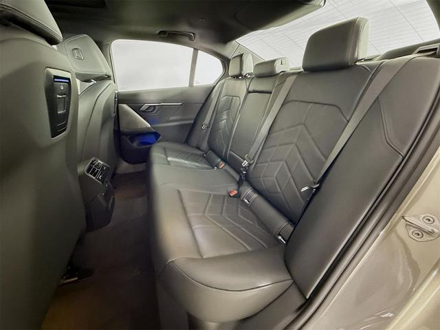 Photo of 2026 Oxide Grey Metallic BMW i5