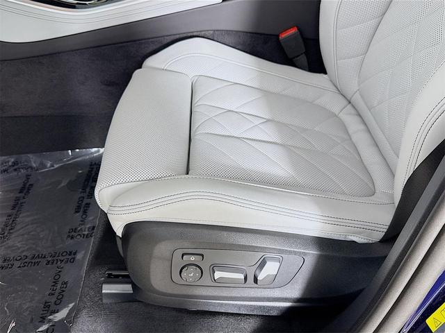 Photo of 2026 Tanzanite Blue II Metallic BMW X5 PHEV