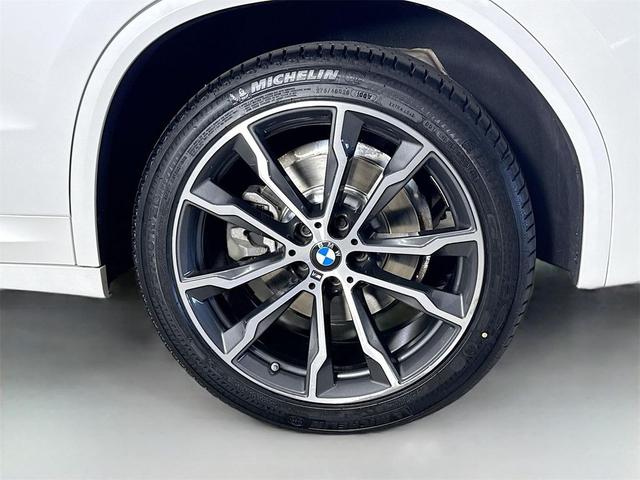 Photo of 2022 Mineral White Metallic BMW X3
