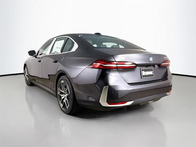 Photo of 2026 Dark Graphite Metallic BMW i5