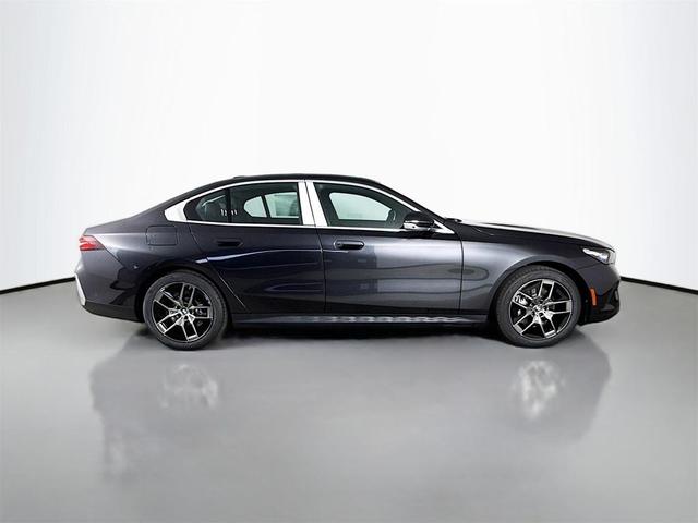 Photo of 2026 Dark Graphite Metallic BMW i5
