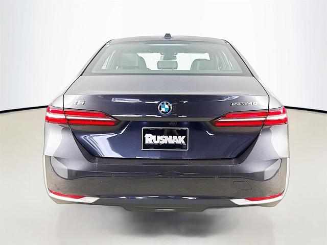 Photo of 2026 Dark Graphite Metallic BMW i5