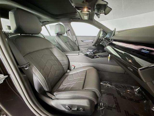 Photo of 2026 Dark Graphite Metallic BMW i5