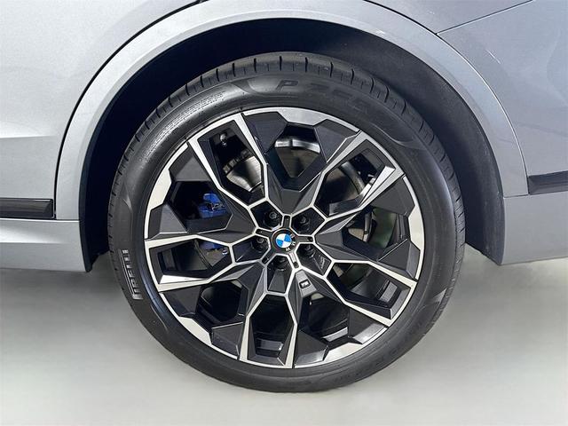 Photo of 2023 Skyscraper Grey Metallic BMW X7