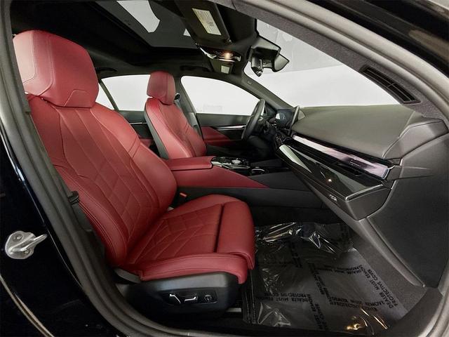 Photo of 2025 Black Sapphire Metallic BMW i5