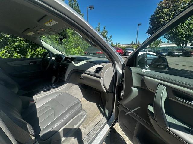 Photo of 2016 Silver Ice Metallic Chevrolet Traverse