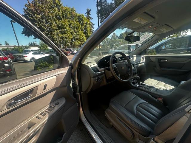 Photo of 2016 Silver Ice Metallic Chevrolet Traverse