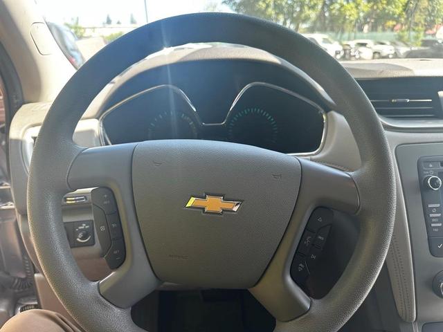 Photo of 2016 Silver Ice Metallic Chevrolet Traverse