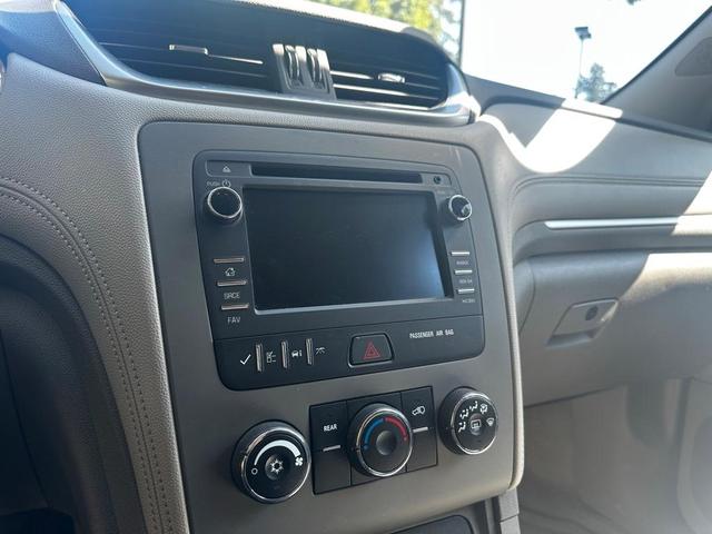 Photo of 2016 Silver Ice Metallic Chevrolet Traverse