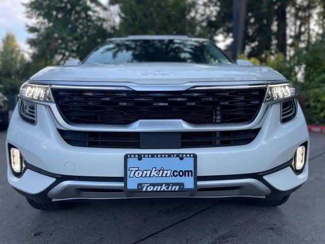 Photo of 2023 Snow White Pearl Kia Seltos
