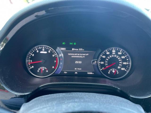 Photo of 2023 Snow White Pearl Kia Seltos