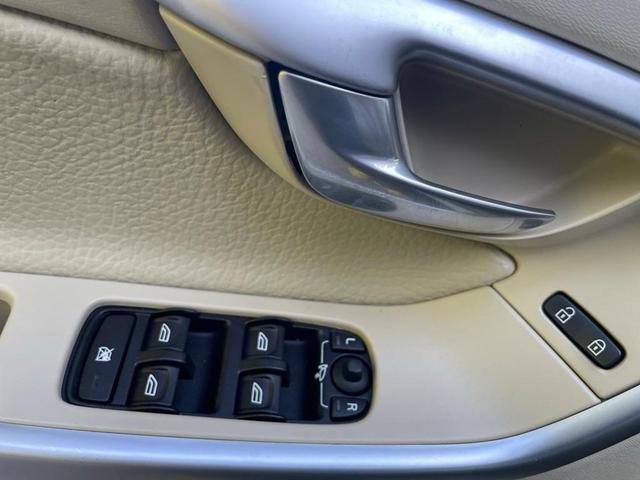 Photo of 2010 White Volvo XC60