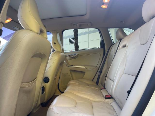 Photo of 2010 White Volvo XC60