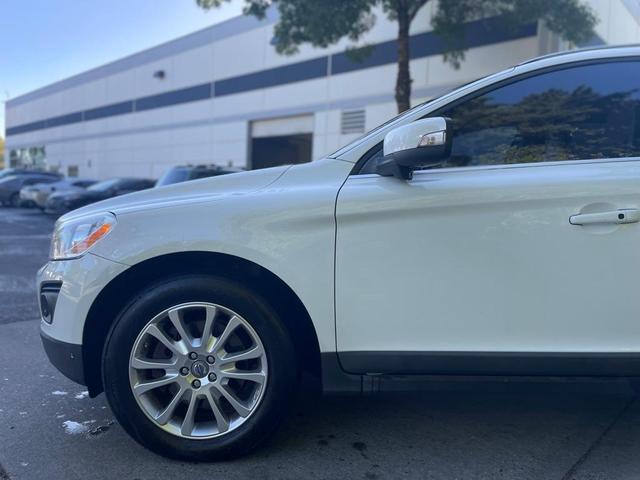Photo of 2010 White Volvo XC60