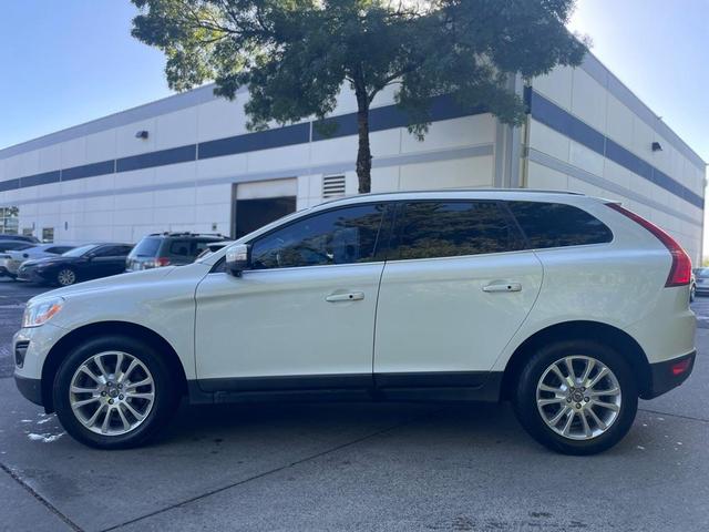 Photo of 2010 White Volvo XC60