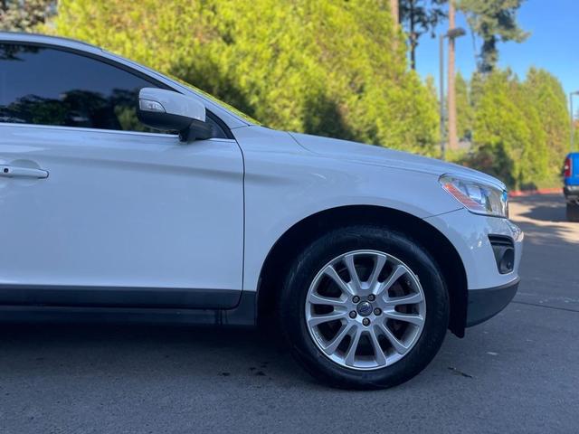 Photo of 2010 White Volvo XC60