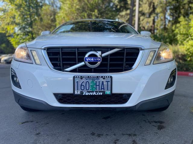Photo of 2010 White Volvo XC60