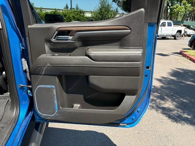 Photo of 2022 Glacier Blue Metallic Chevrolet Silverado 1500