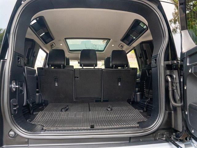 Photo of 2022 Santorini Black Metallic Land Rover Defender