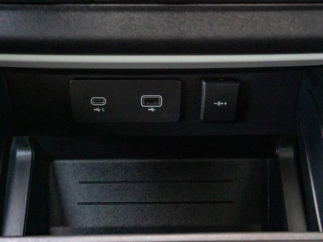 Photo of 2022 Santorini Black Metallic Land Rover Defender