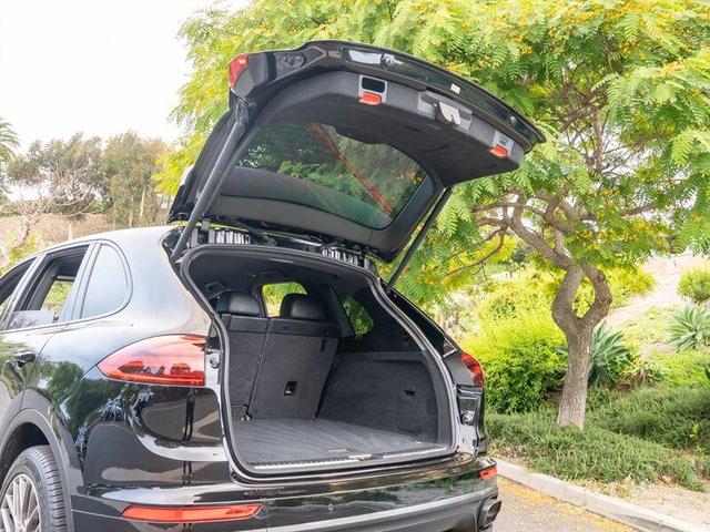 Photo of 2018 Black Porsche Cayenne