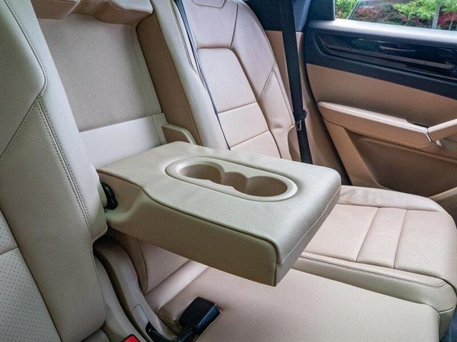Photo of 2020 White Porsche Cayenne